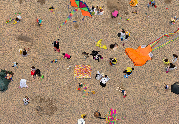 Katrin Korfmann Artwork | Vibrant, colourful, sometimes monochromatic, aerial composite photographs of human interactions in public spaces.