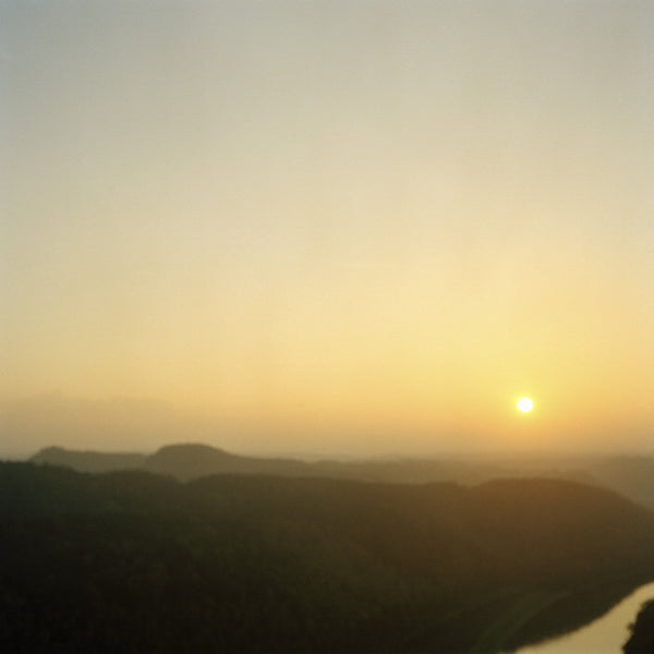 Virginia Mak Artwork | Colourful, blurred, soft-focus photographs of figures in nature and interiors.