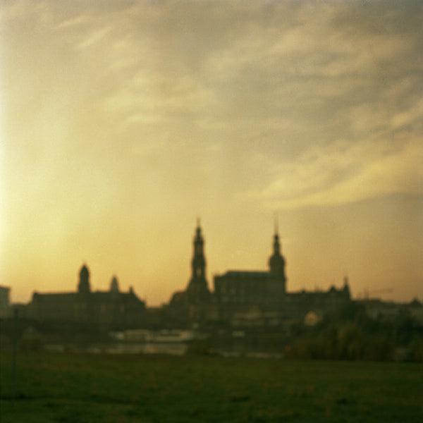 Virginia Mak Artwork | Colourful, blurred, soft-focus photographs of figures in nature and interiors.