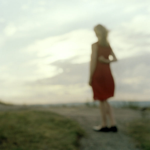 Virginia Mak Artwork | Colourful, blurred, soft-focus photographs of figures in nature and interiors.