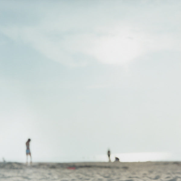 Virginia Mak Artwork | Colourful, blurred, soft-focus photographs of figures in nature and interiors.