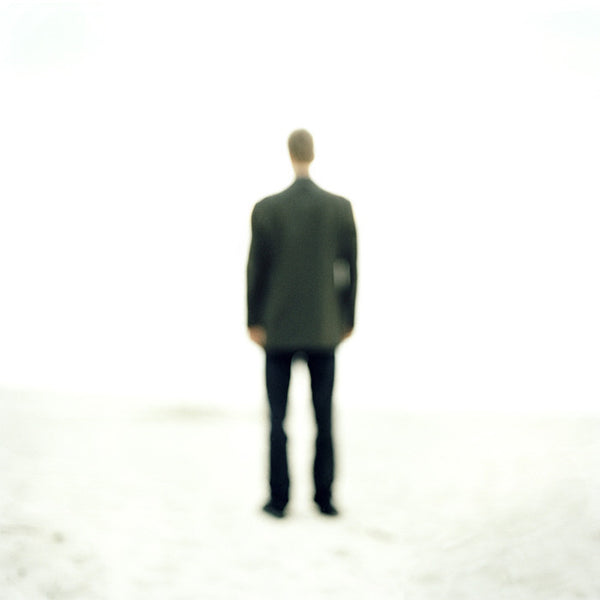 Virginia Mak Artwork | Colourful, blurred, soft-focus photographs of figures in nature and interiors.