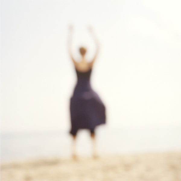 Virginia Mak Artwork | Colourful, blurred, soft-focus photographs of figures in nature and interiors.