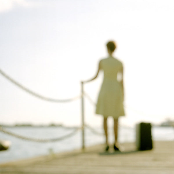 Virginia Mak Artwork | Colourful, blurred, soft-focus photographs of figures in nature and interiors.