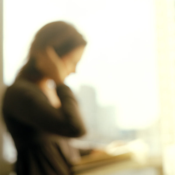 Virginia Mak Artwork | Colourful, blurred, soft-focus photographs of figures in nature and interiors.