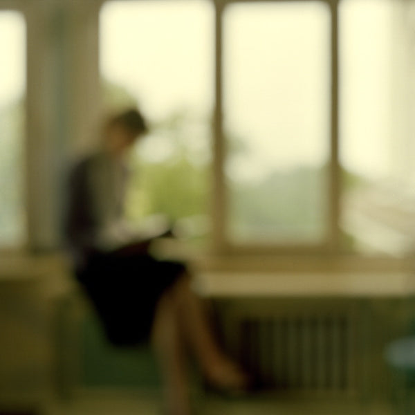 Virginia Mak Artwork | Colourful, blurred, soft-focus photographs of figures in nature and interiors.