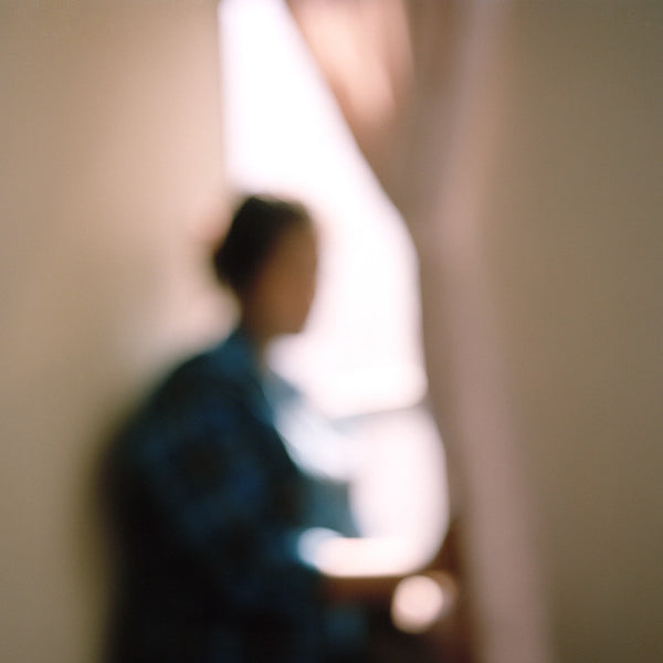 Virginia Mak Artwork | Colourful, blurred, soft-focus photographs of figures in nature and interiors.