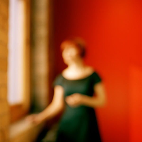Virginia Mak Artwork | Colourful, blurred, soft-focus photographs of figures in nature and interiors.