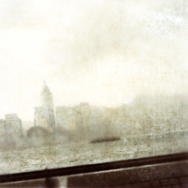 Virginia Mak Artwork | Colourful, blurred, soft-focus photographs of figures in nature and interiors.