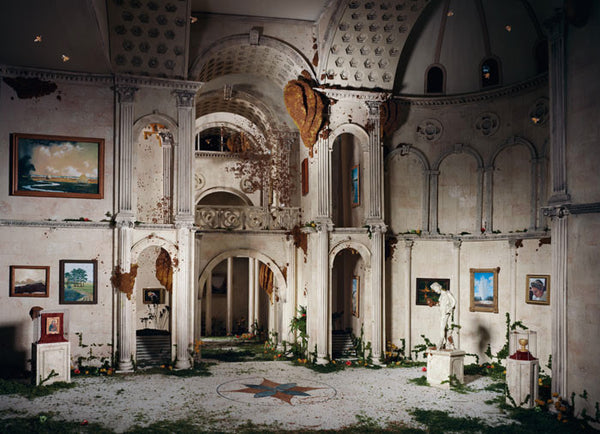 Lori Nix Artwork | Photographs of dramatic miniature architectural dioramas of dystopian architectural exteriors and interiors.