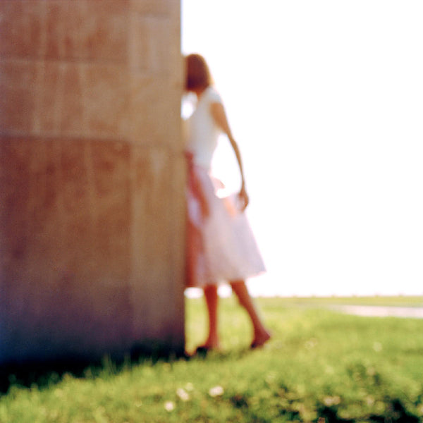 Virginia Mak Artwork | Colourful, blurred, soft-focus photographs of figures in nature and interiors.