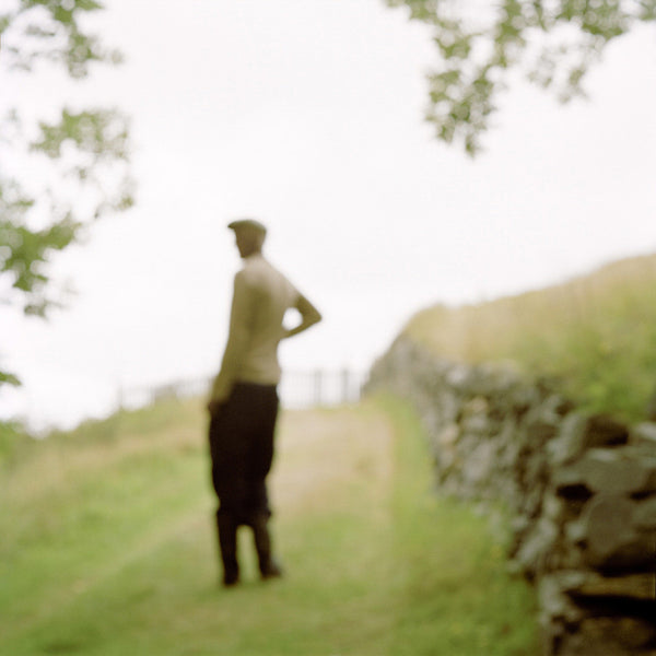 Virginia Mak Artwork | Colourful, blurred, soft-focus photographs of figures in nature and interiors.