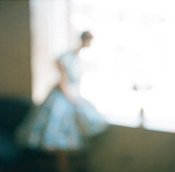 Virginia Mak Artwork | Colourful, blurred, soft-focus photographs of figures in nature and interiors.