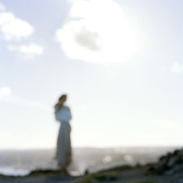 Virginia Mak Artwork | Colourful, blurred, soft-focus photographs of figures in nature and interiors.