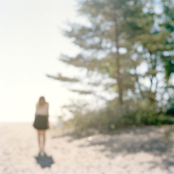 Virginia Mak Artwork | Colourful, blurred, soft-focus photographs of figures in nature and interiors.