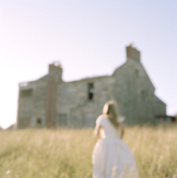 Virginia Mak Artwork | Colourful, blurred, soft-focus photographs of figures in nature and interiors.