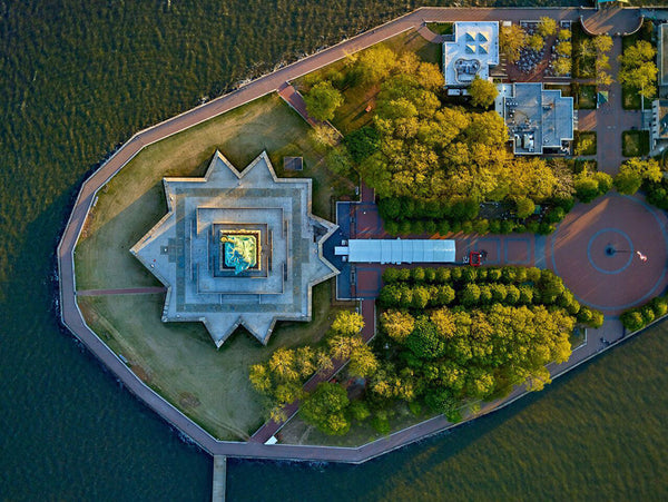 Jeffrey Milstein Artwork | Colourful, dramatic, graphic, and geometric aerial photographs of New York, Paris, London, Versailles, and Los Angeles.