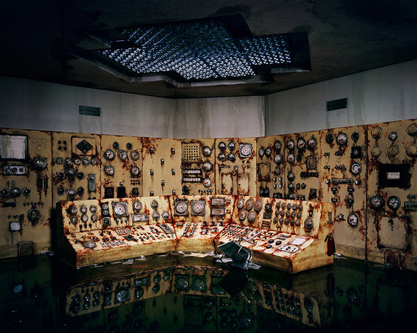 Lori Nix Artwork | Photographs of dramatic miniature architectural dioramas of dystopian architectural exteriors and interiors.