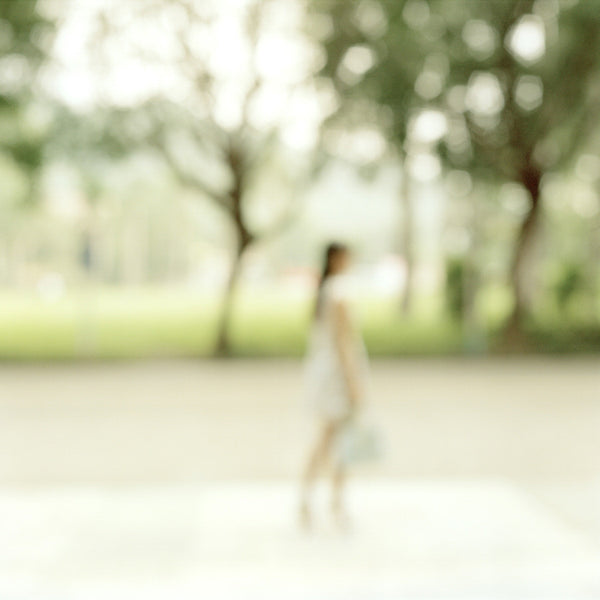 Virginia Mak Artwork | Colourful, blurred, soft-focus photographs of figures in nature and interiors.