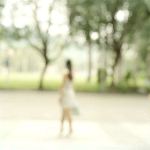 Virginia Mak Artwork | Colourful, blurred, soft-focus photographs of figures in nature and interiors.