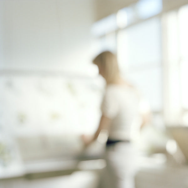 Virginia Mak Artwork | Colourful, blurred, soft-focus photographs of figures in nature and interiors.