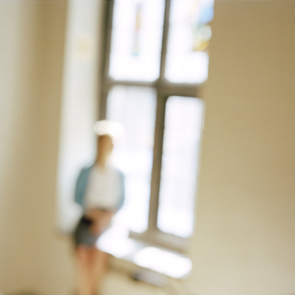 Virginia Mak Artwork | Colourful, blurred, soft-focus photographs of figures in nature and interiors.