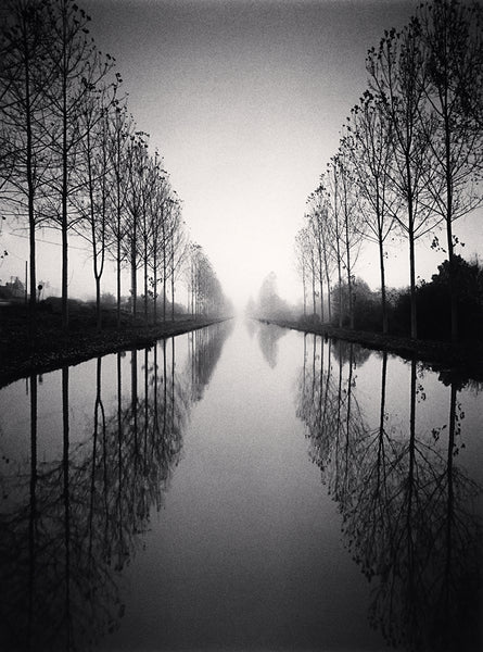 Michael Kenna Artwork | Calm, minimalist black and white photographs of trees, water, architecture, and landscapes.