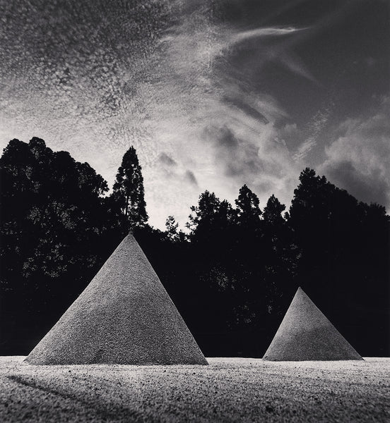 Michael Kenna Artwork | Calm, minimalist black and white photographs of trees, water, architecture, and landscapes.