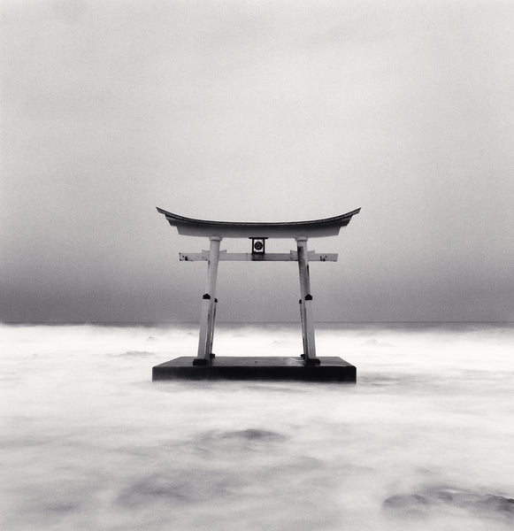 Michael Kenna Artwork | Calm, minimalist black and white photographs of trees, water, architecture, and landscapes.
