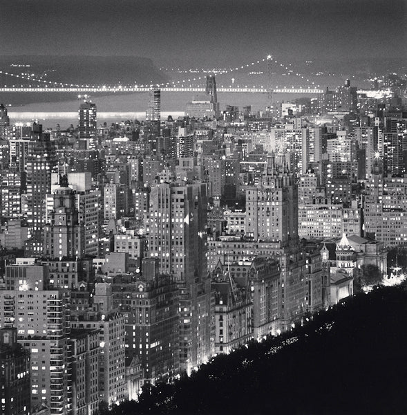 Michael Kenna Artwork | Calm, minimalist black and white photographs of trees, water, architecture, and landscapes.