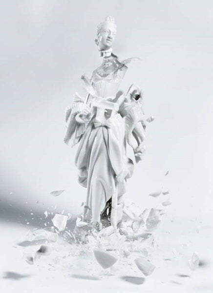 Martin Klimas Artwork | Colourful and energetic photographs of shattering still lifes of flower vases and porcelain.