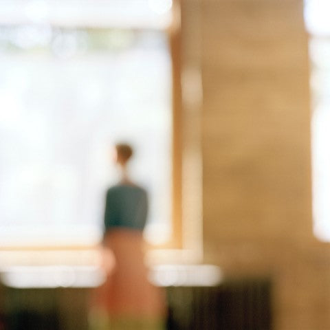 Virginia Mak Artwork | Colourful, blurred, soft-focus photographs of figures in nature and interiors.