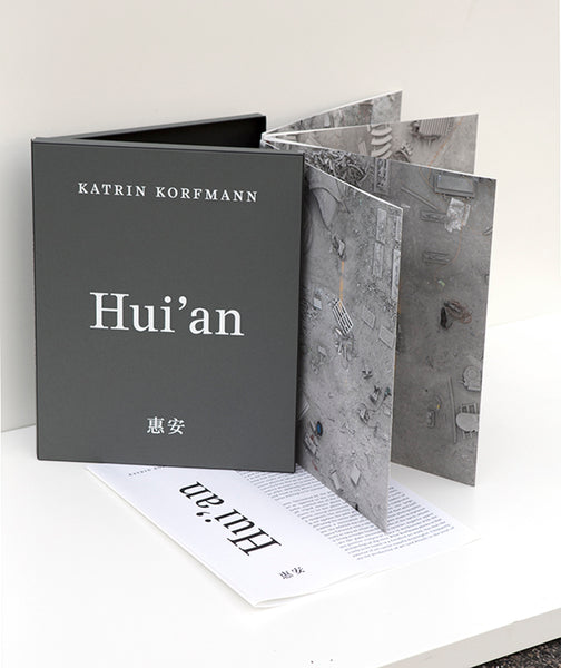 Katrin Korfmann Artwork | Vibrant, colourful, sometimes monochromatic, aerial composite photographs of human interactions in public spaces.