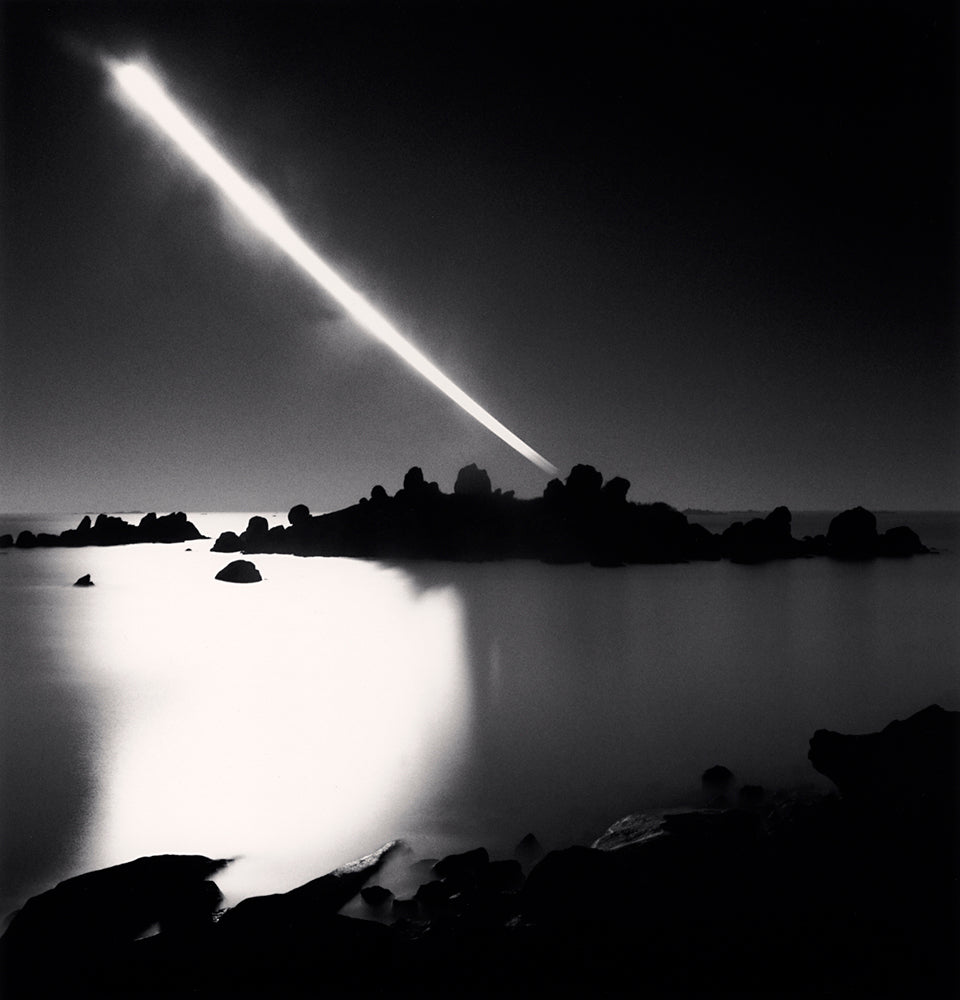 Michael Kenna Artwork | Calm, minimalist black and white photographs of trees, water, architecture, and landscapes.