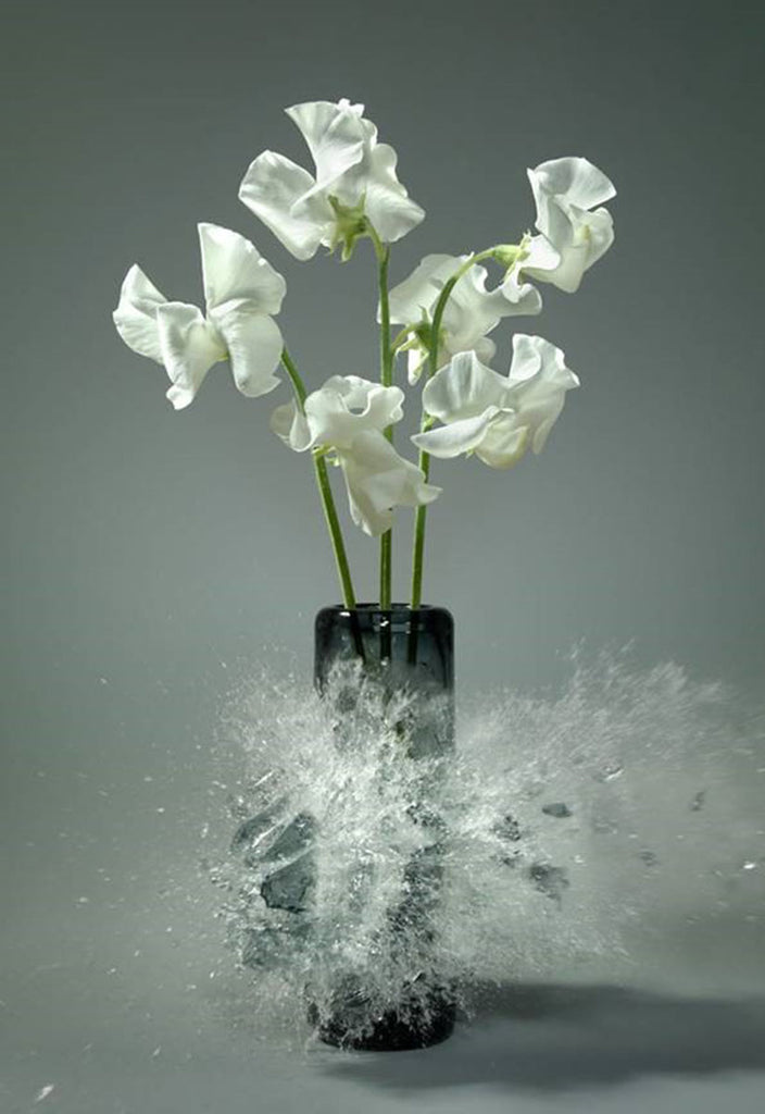Martin Klimas Artwork | Colourful and energetic photographs of shattering still lifes of flower vases and porcelain.